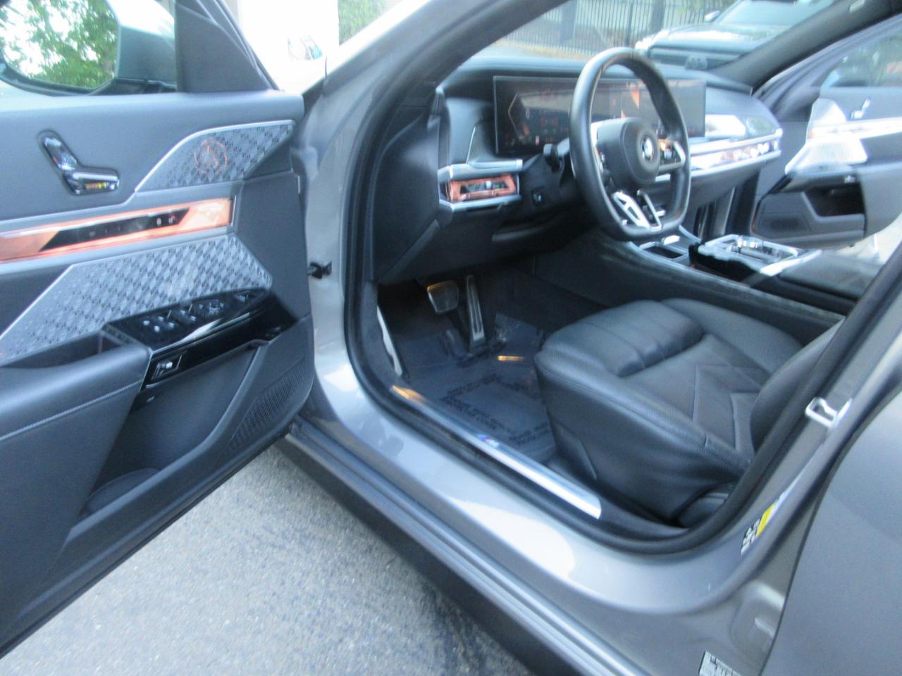 BMW 7-Series  2023