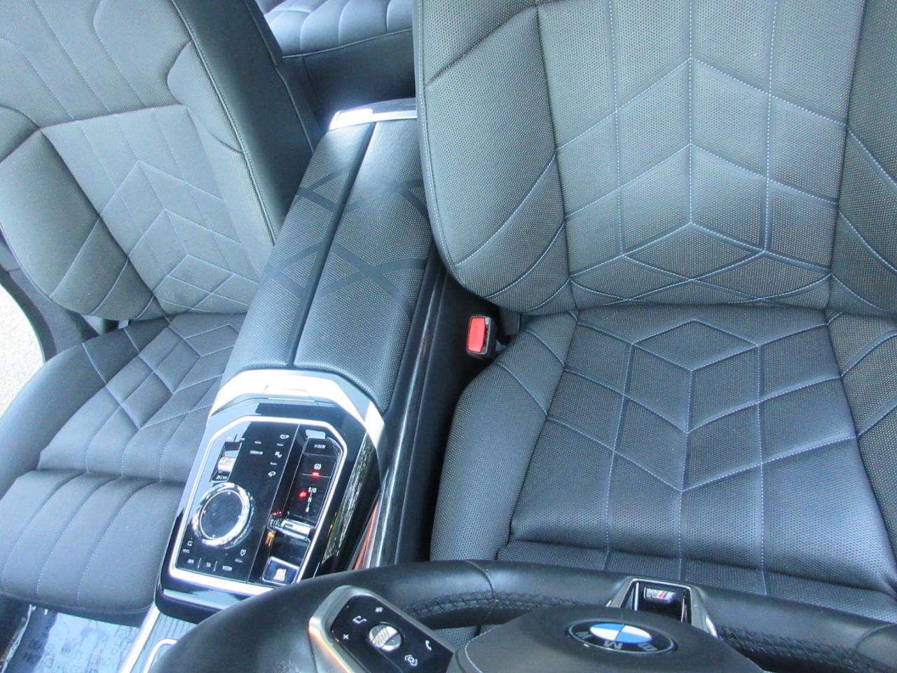 BMW 7-Series  2023
