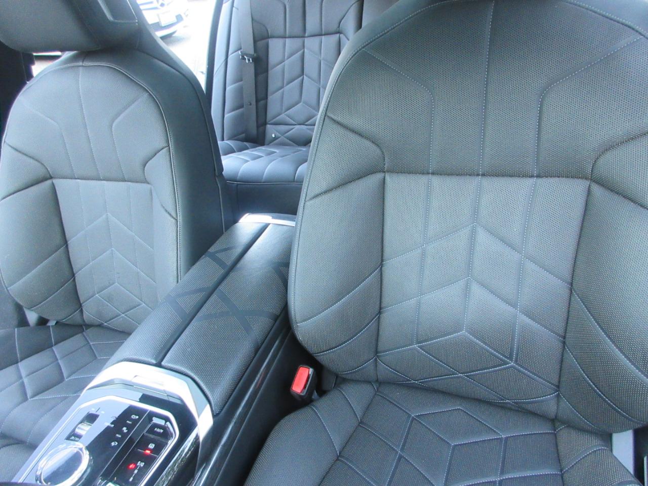 BMW 7-Series  2023