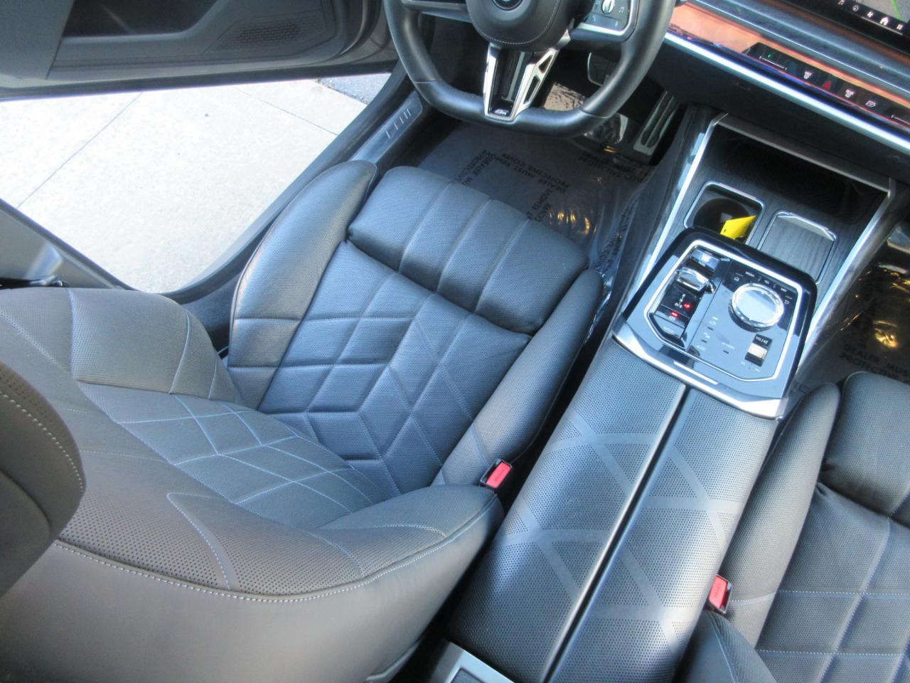 BMW 7-Series  2023