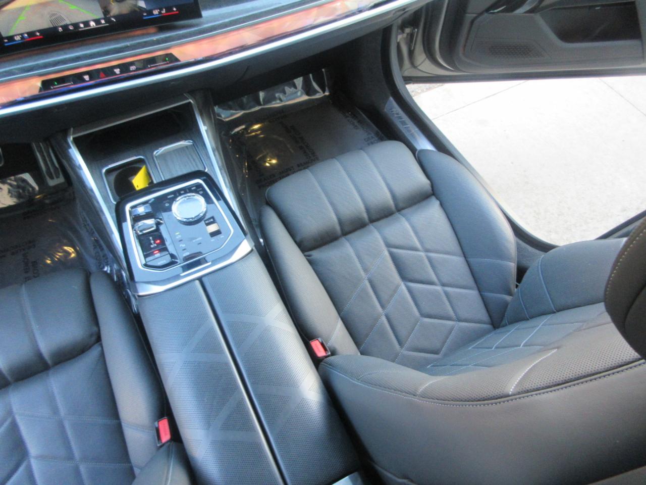 BMW 7-Series  2023