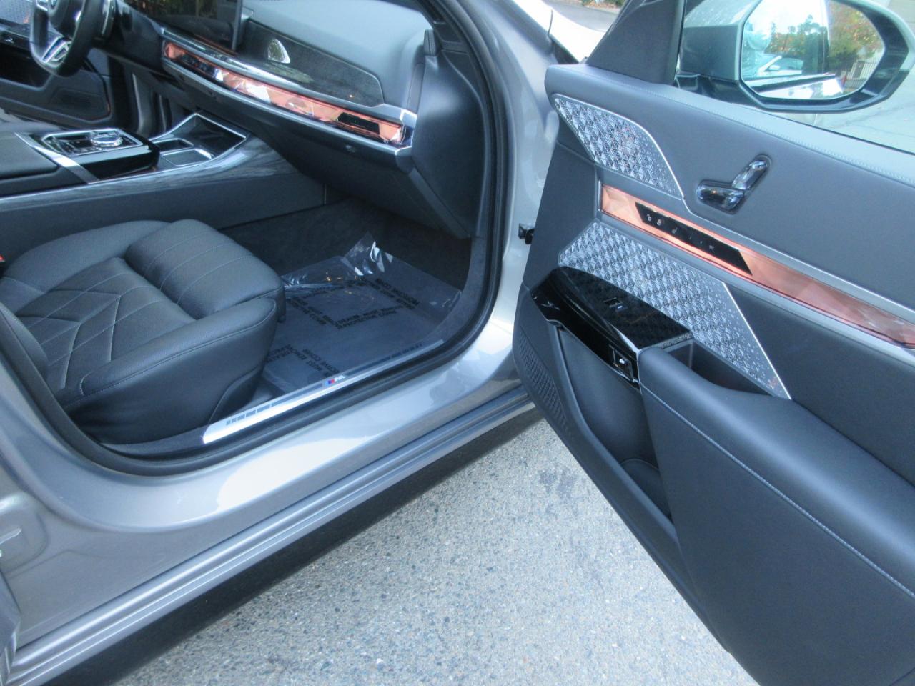 BMW 7-Series  2023