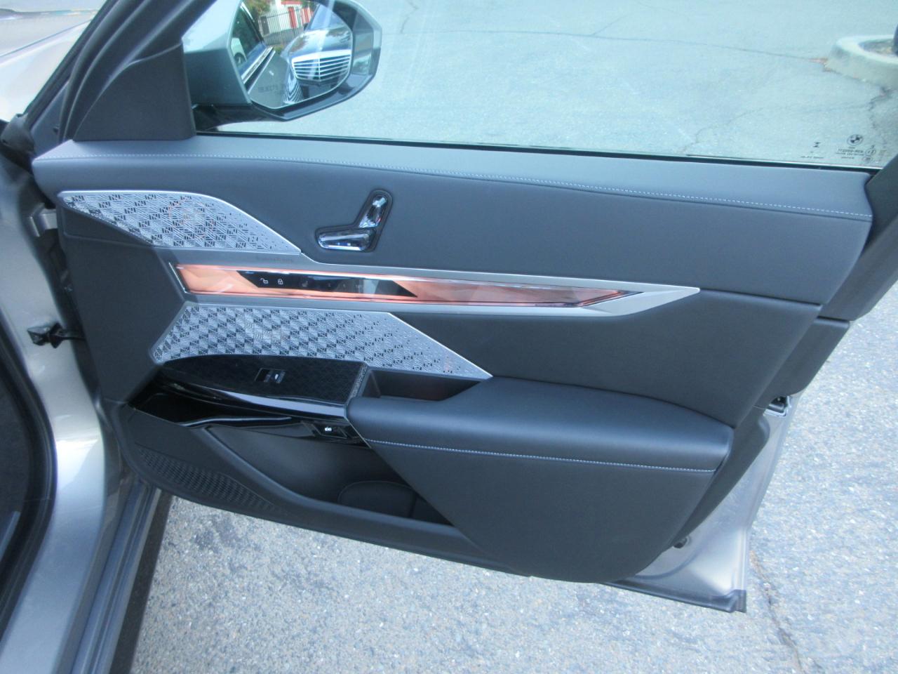 BMW 7-Series  2023