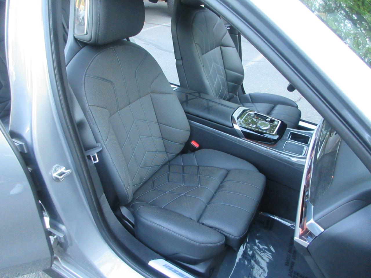BMW 7-Series  2023