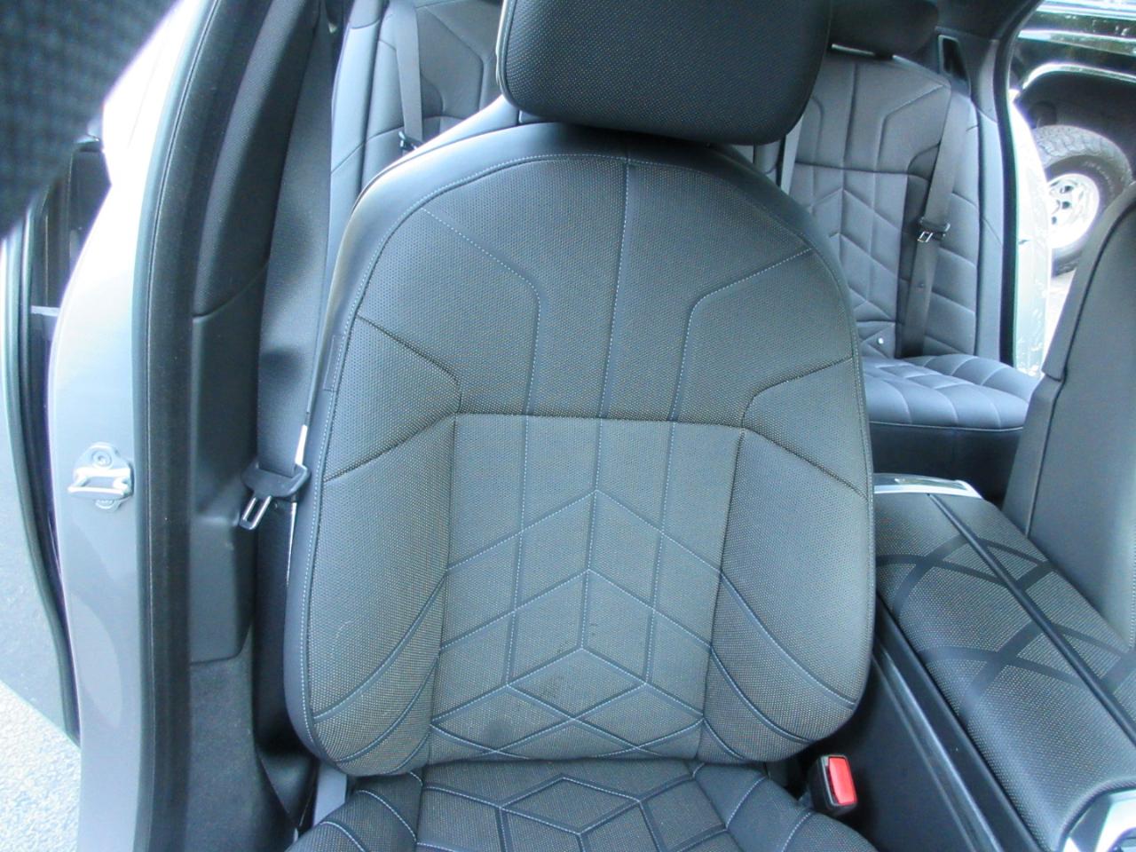 BMW 7-Series  2023
