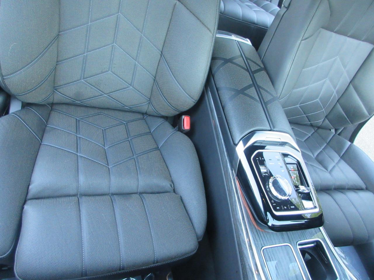 BMW 7-Series  2023