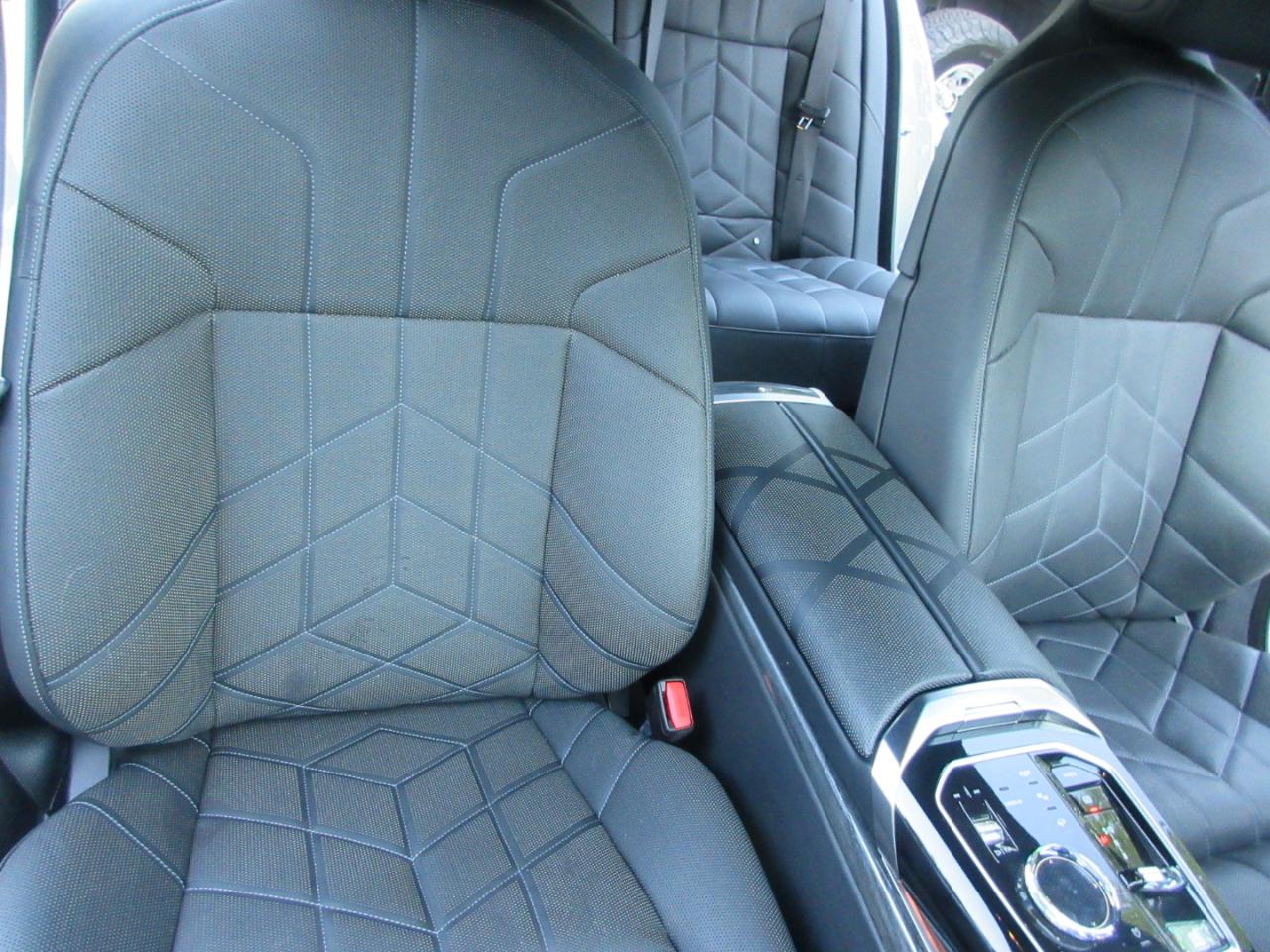 BMW 7-Series  2023
