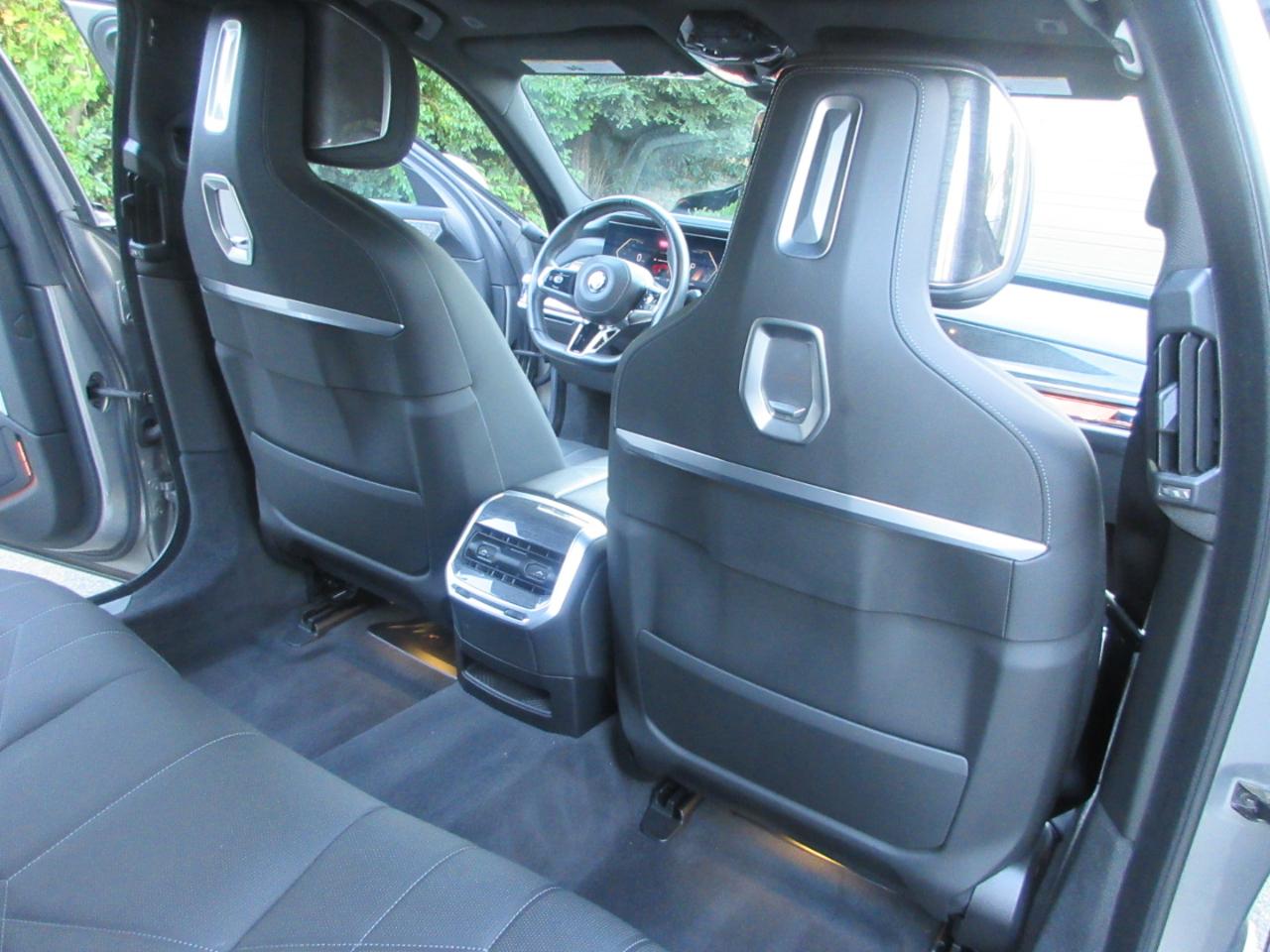 BMW 7-Series  2023