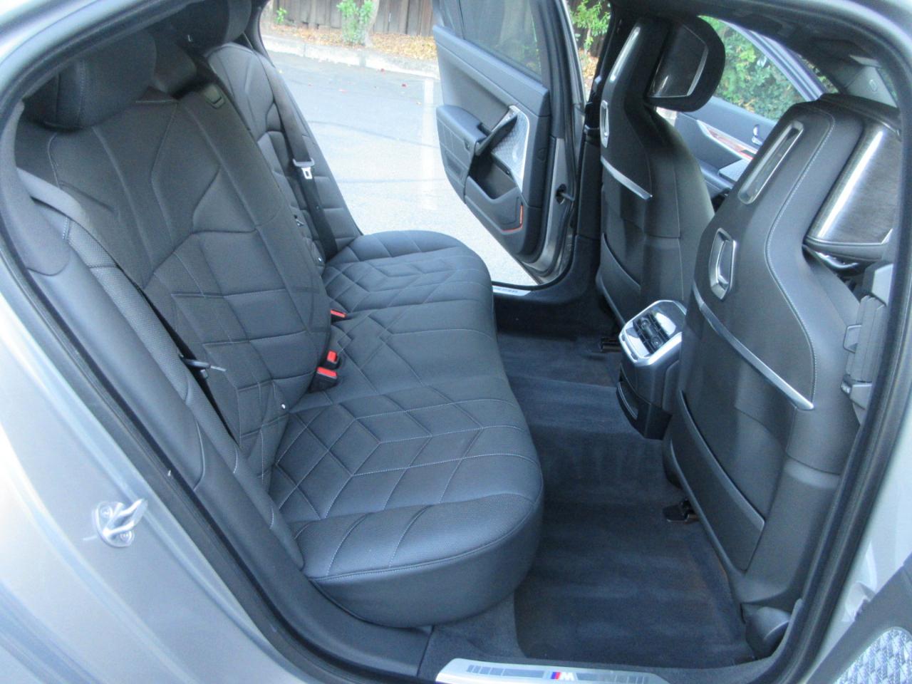 BMW 7-Series  2023