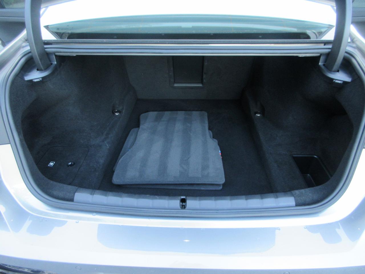BMW 7-Series  2023