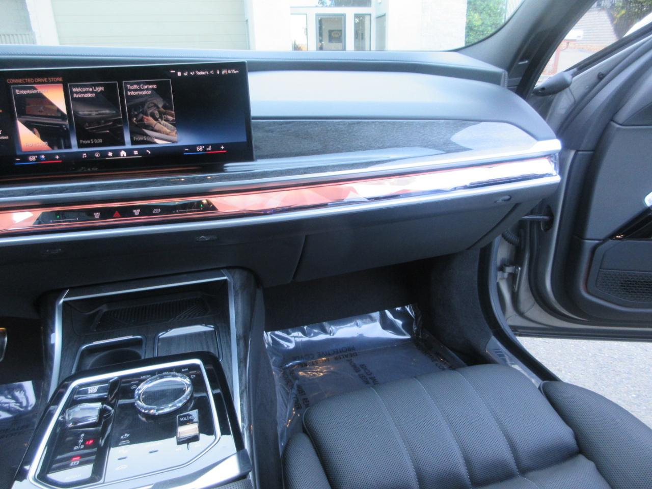 BMW 7-Series  2023