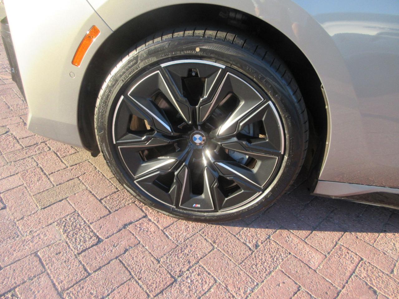 BMW 7-Series  2023