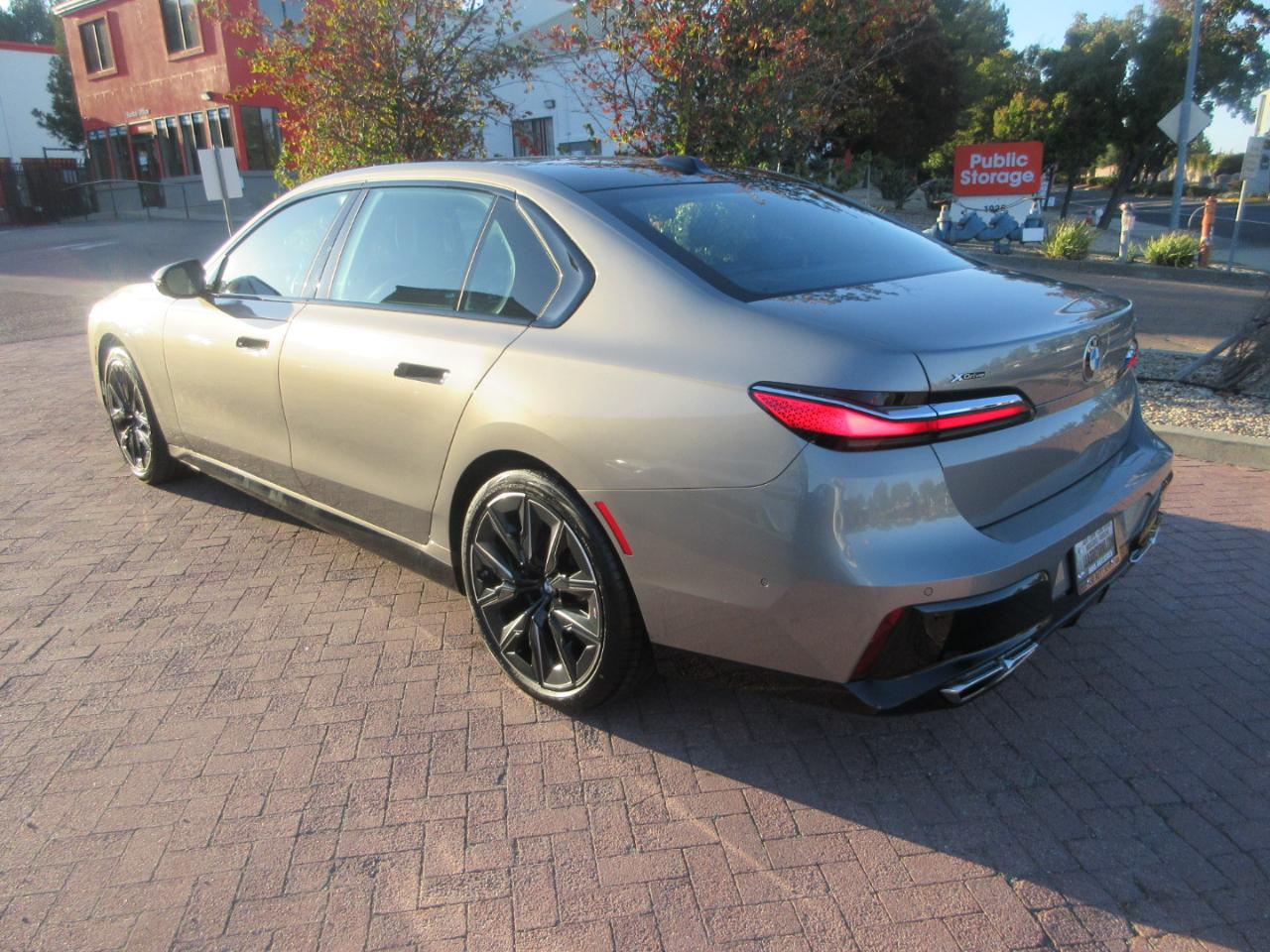 BMW 7-Series  2023