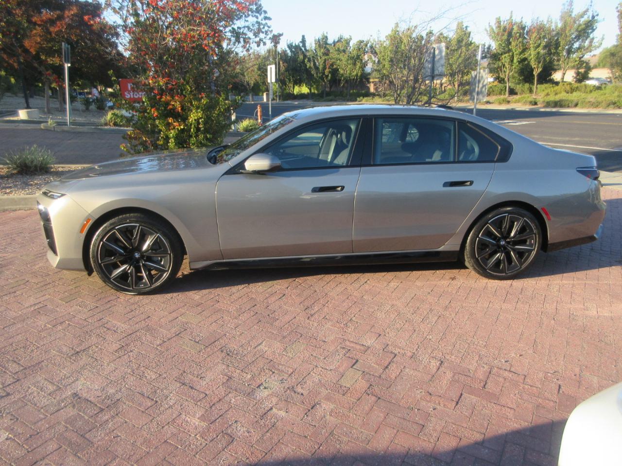 BMW 7-Series  2023