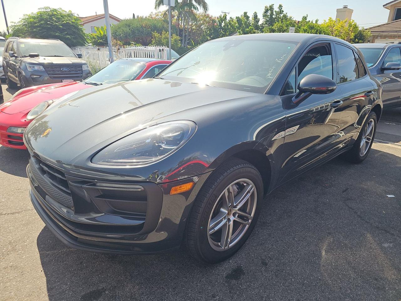 2025 Porsche Macan PREMIUM PLUS AWD**HEAT-VENT SEATS**