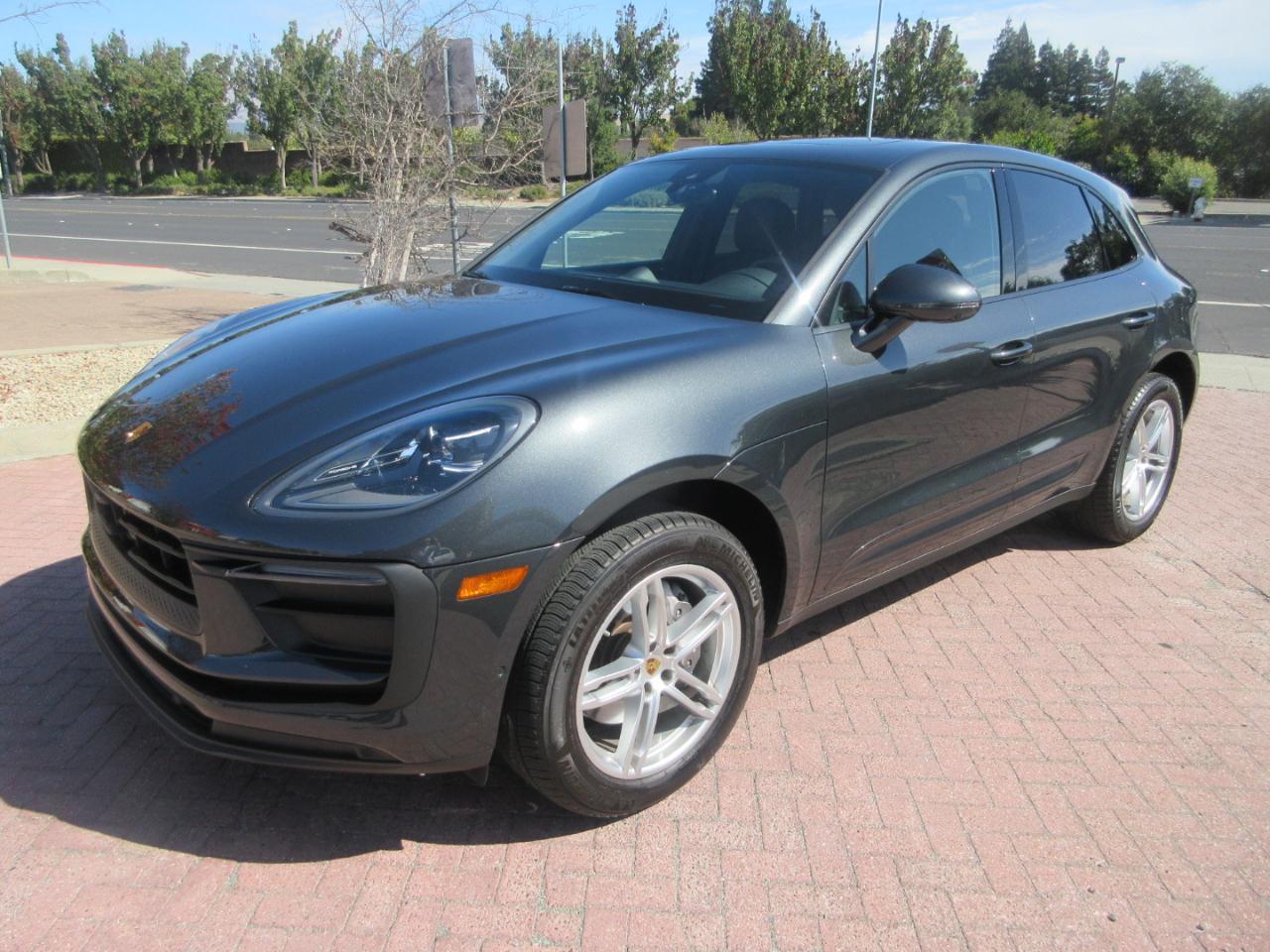 2025 Porsche Macan PREMIUM PLUS AWD**HEAT-VENT SEATS**