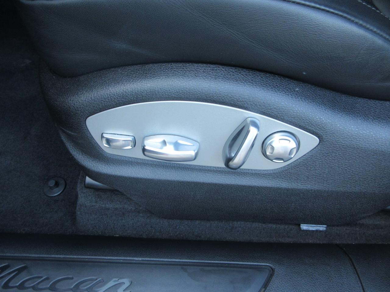 Porsche Macan  2025