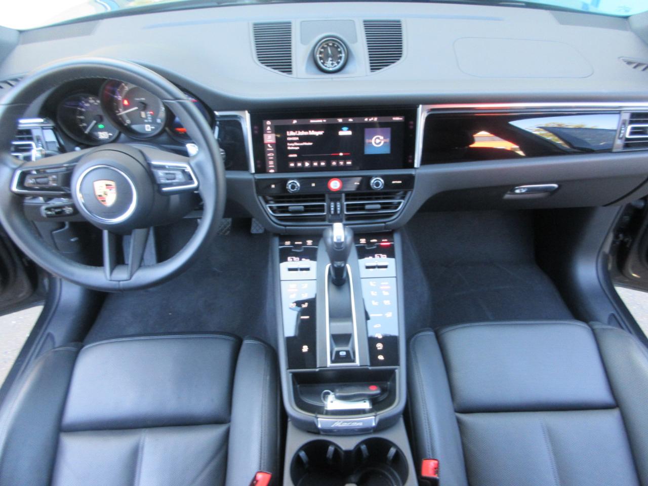 Porsche Macan  2025