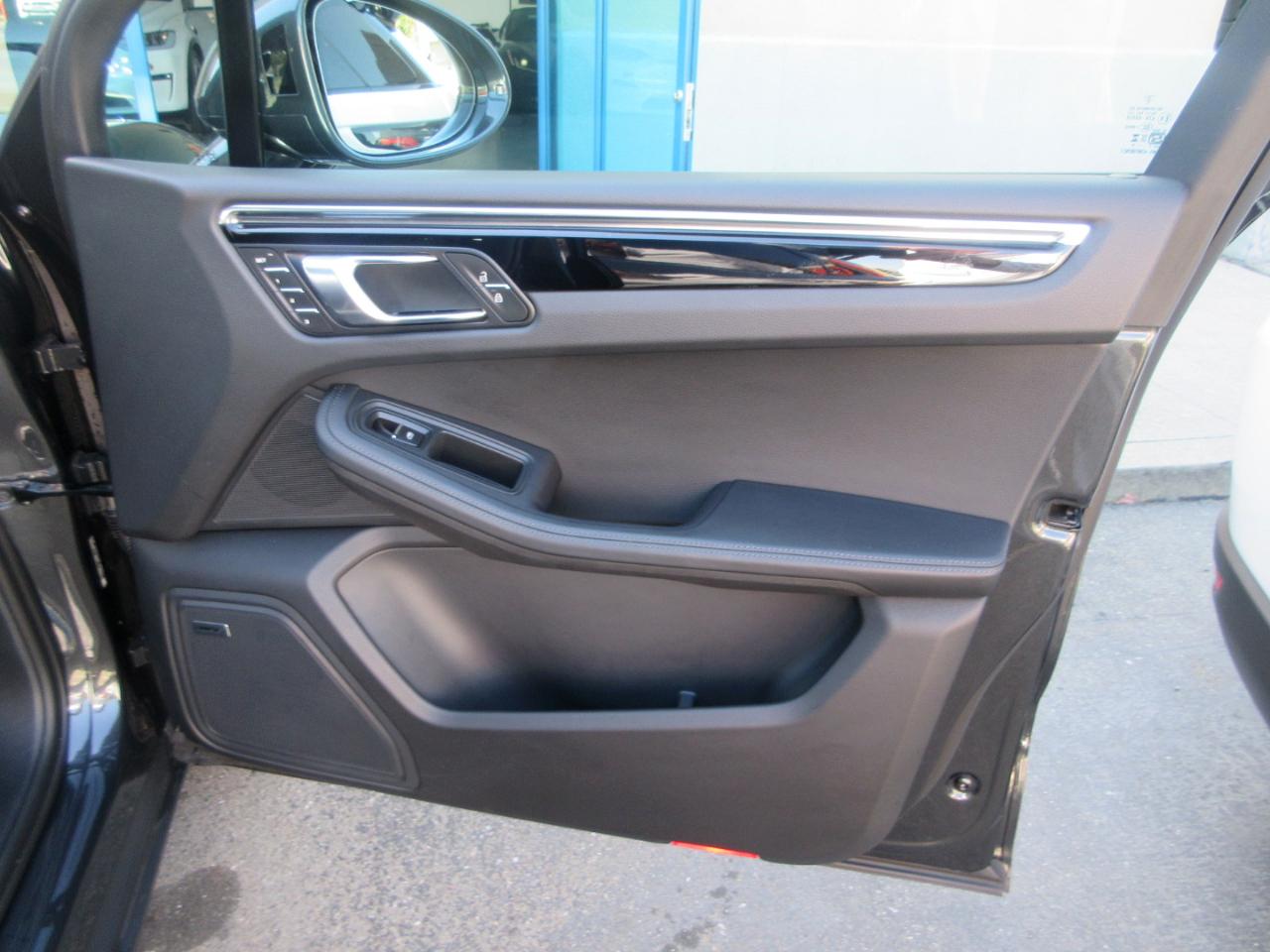 Porsche Macan  2025