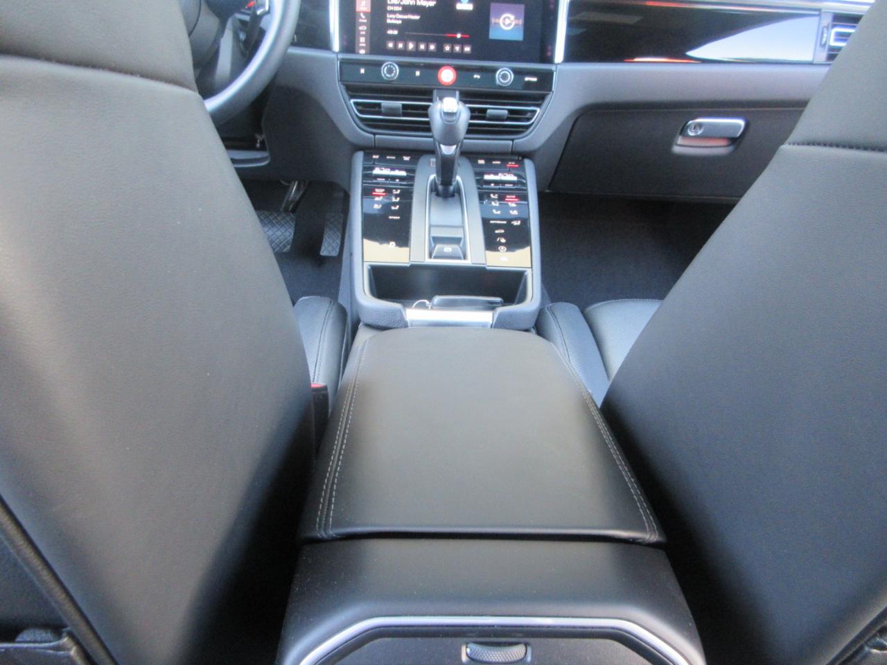 Porsche Macan  2025