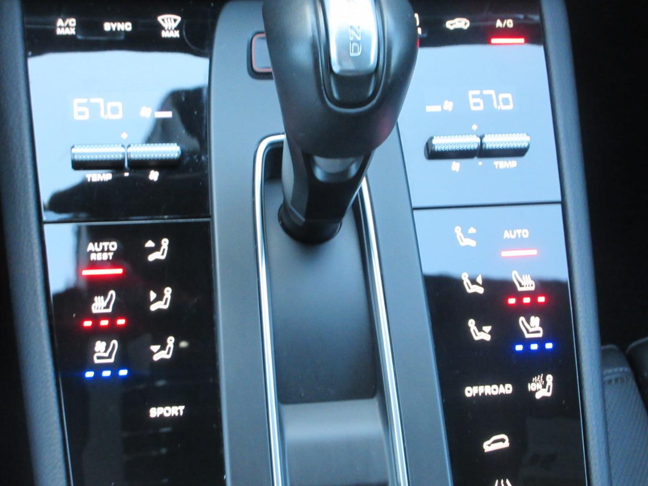 Porsche Macan  2025