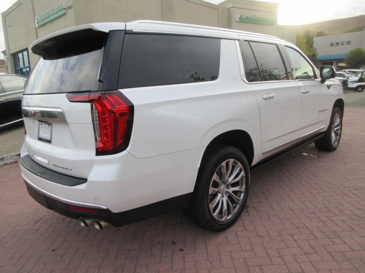 GMC Yukon XL 4WD 4dr Denali 2022