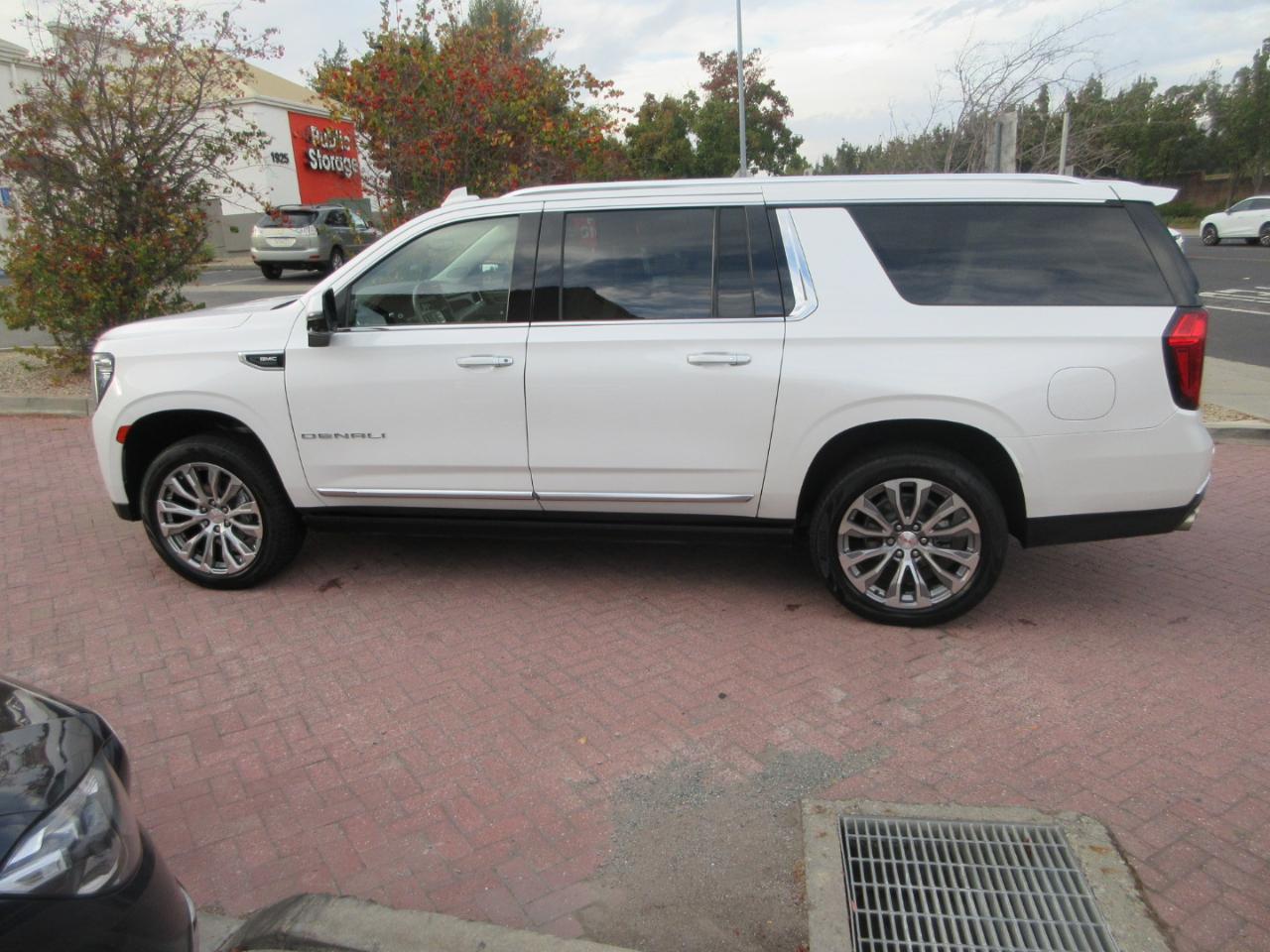 GMC Yukon XL 4WD 4dr Denali 2022