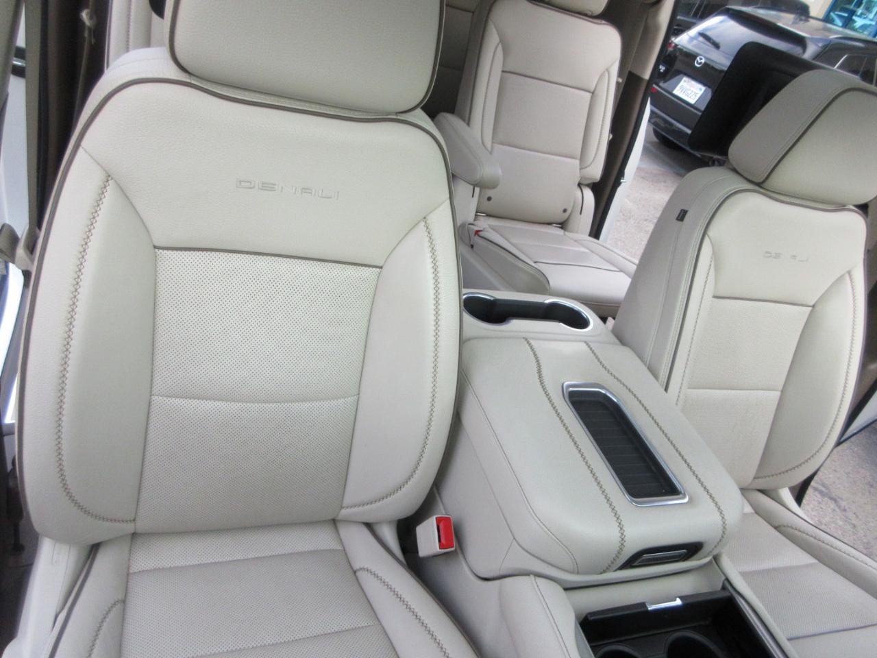 GMC Yukon XL 4WD 4dr Denali 2022