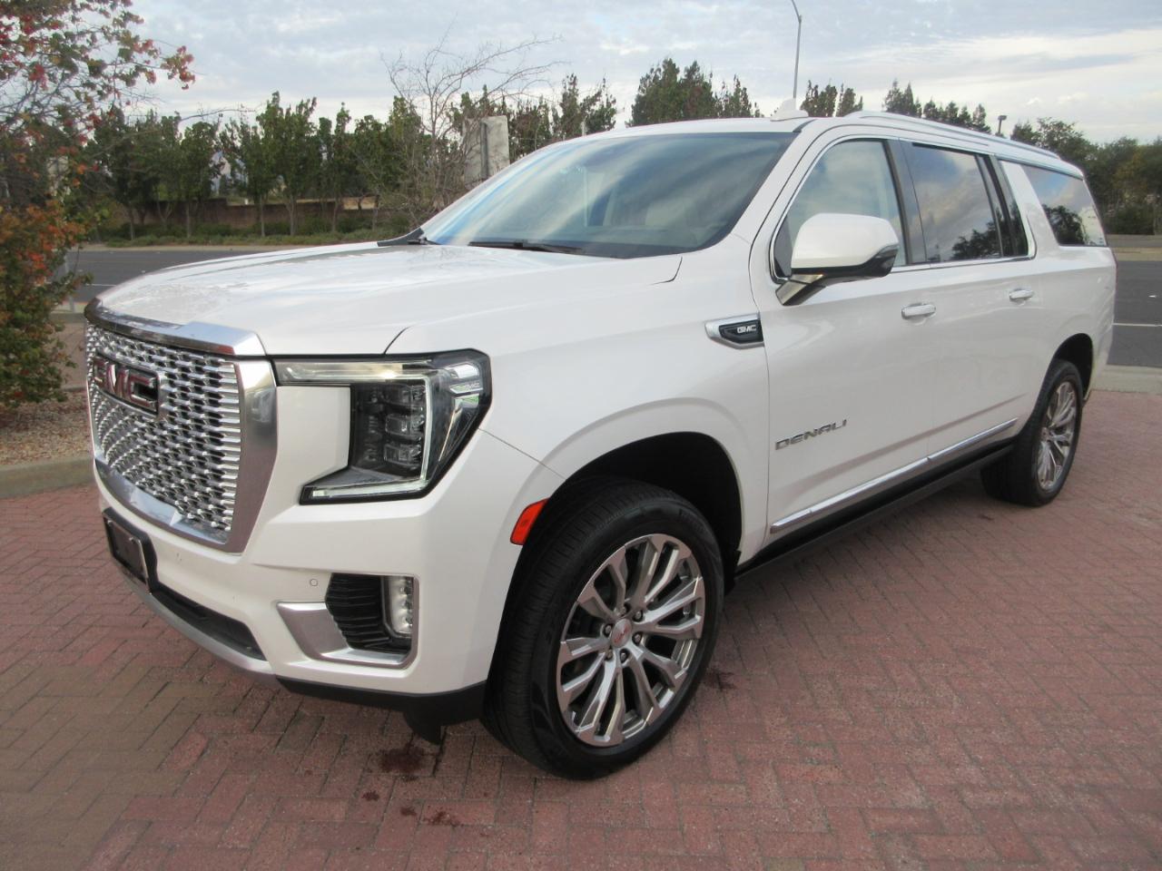 GMC Yukon XL 4WD 4dr Denali 2022