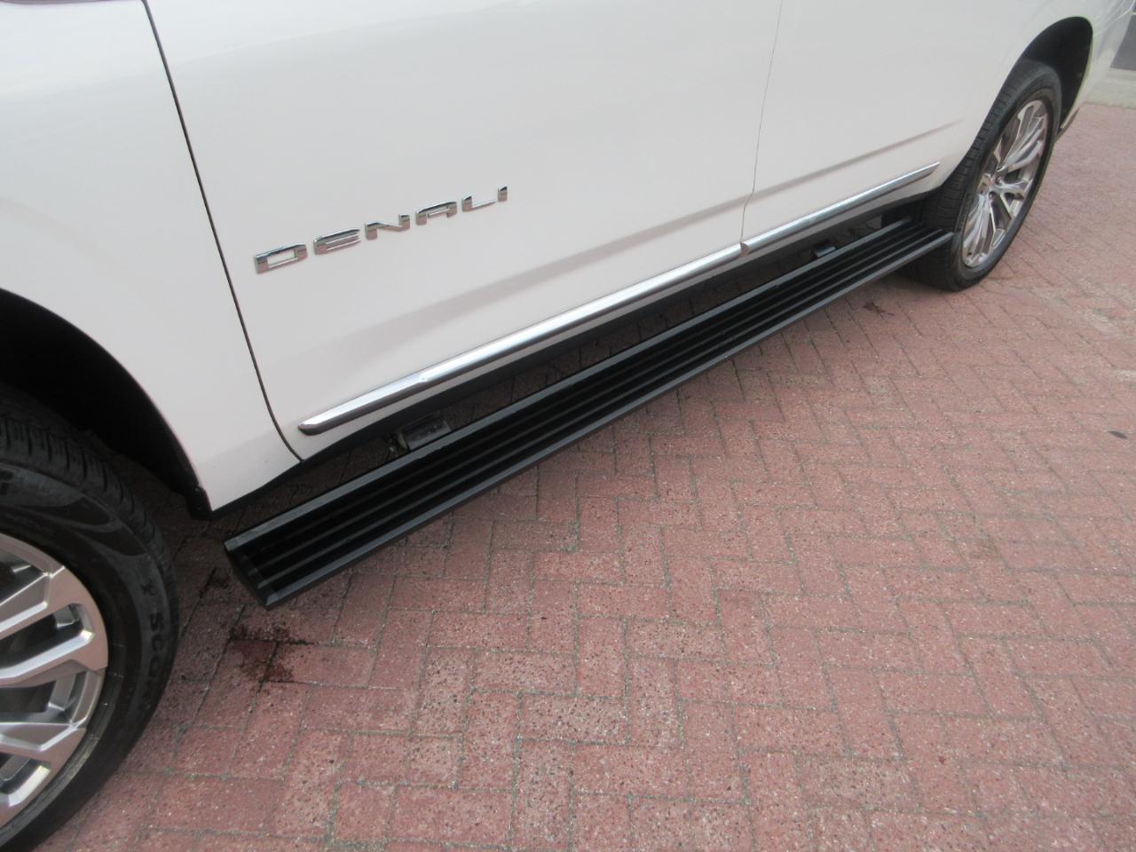 GMC Yukon XL 4WD 4dr Denali 2022