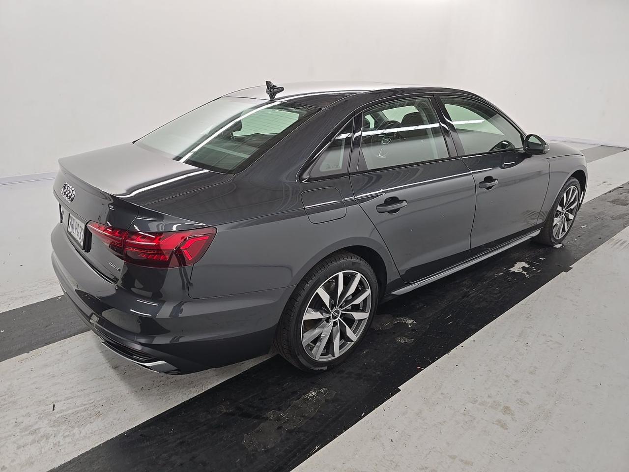 Audi A4 Sedan Premium Plus 40 TFSI quattro 2023