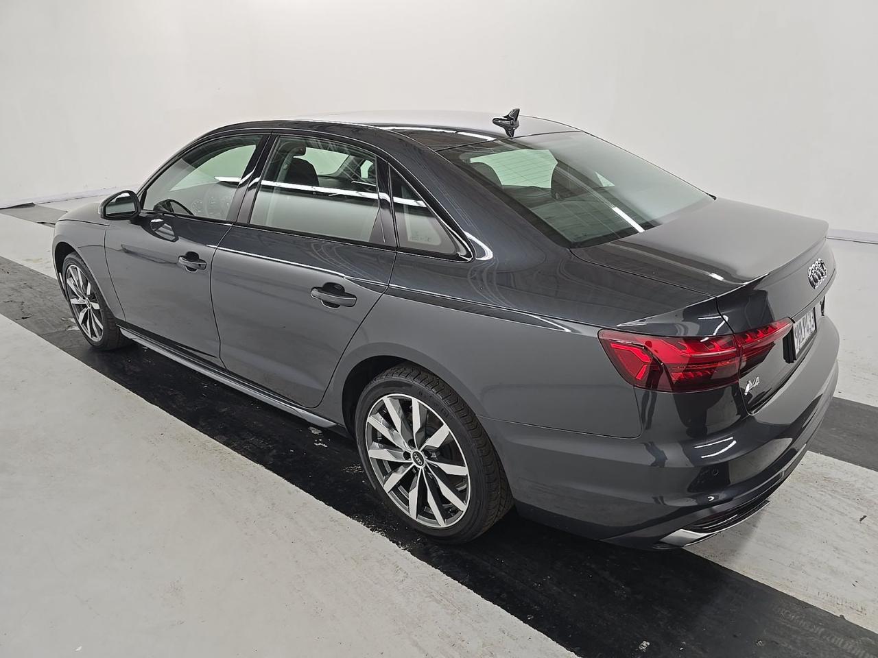 Audi A4 Sedan Premium Plus 40 TFSI quattro 2023