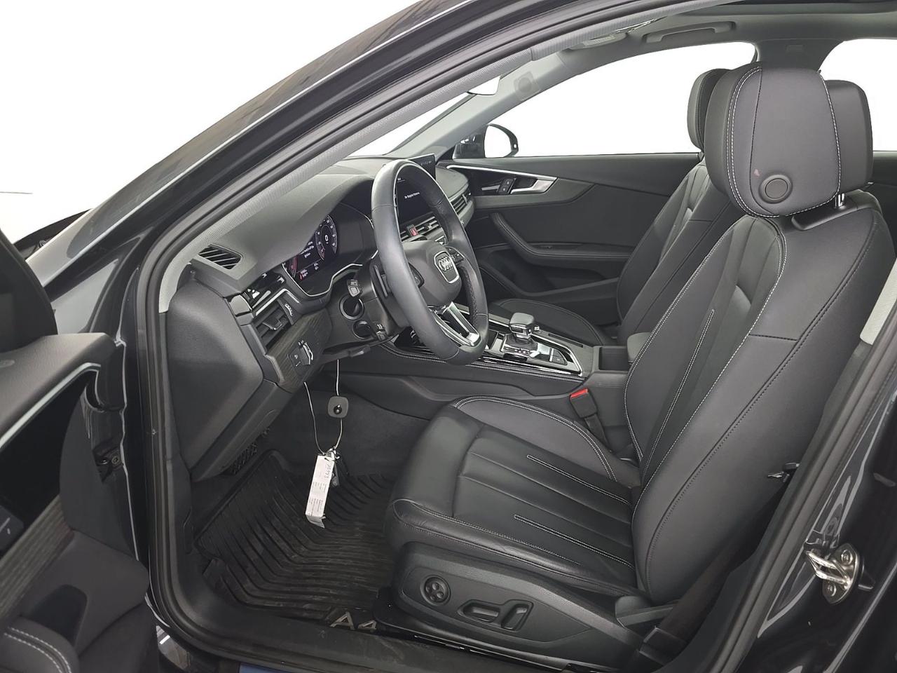 Audi A4 Sedan Premium Plus 40 TFSI quattro 2023