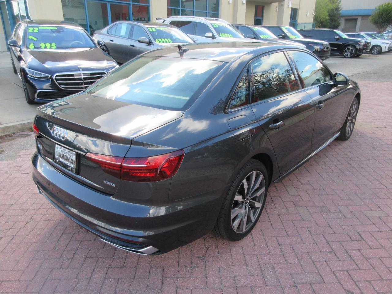 Audi A4  2023