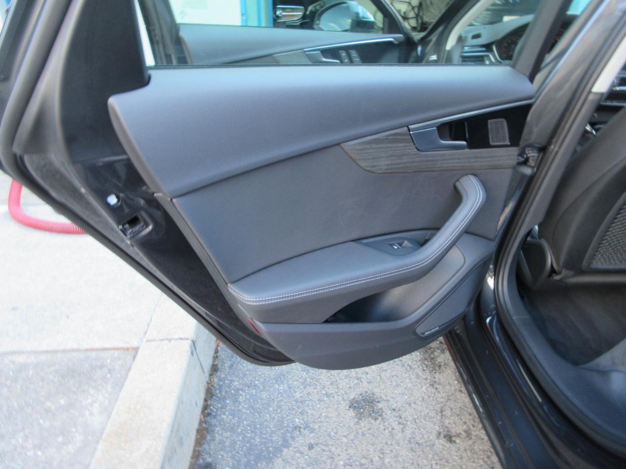 Audi A4  2023