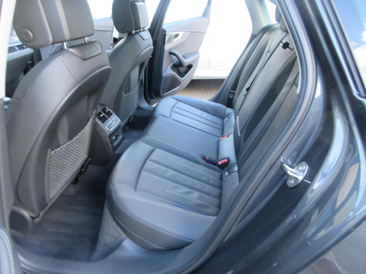Audi A4  2023