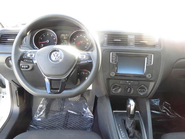 2016 Volkswagen Jetta S photo 3