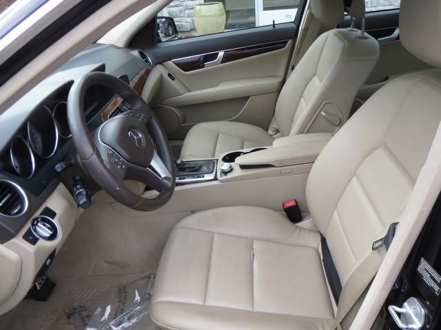 2012 Mercedes Benz C 300 4MATIC photo 4