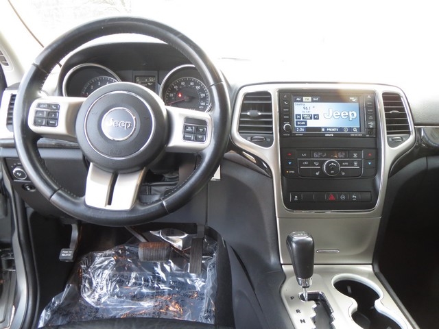 2012 Jeep Grand Cherokee Laredo photo 3