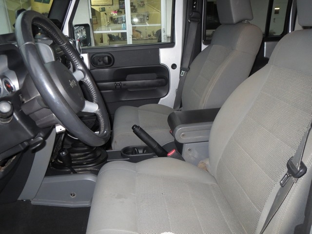 Jeep Wrangler Unlimited 4WD 4dr Sahara 2009