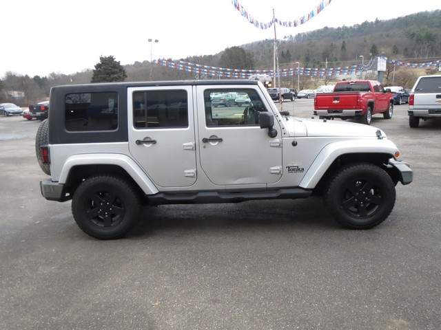 Jeep Wrangler Unlimited 4WD 4dr Sahara 2009