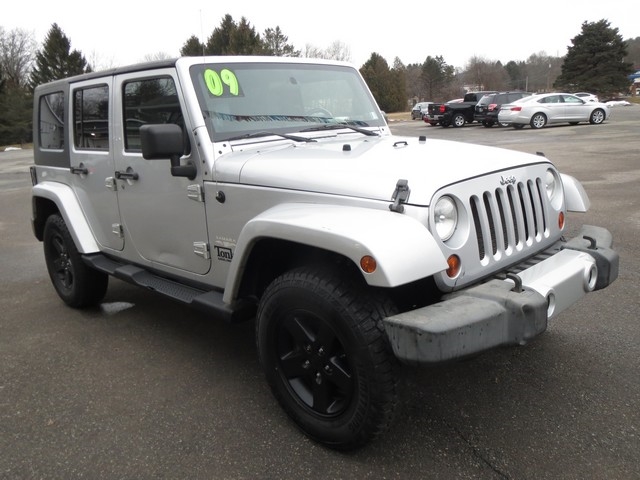 Jeep Wrangler Unlimited 4WD 4dr Sahara 2009