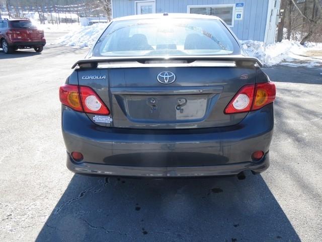 Toyota Corolla  2010
