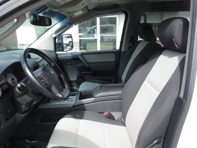 Nissan Titan 4WD Crew Cab SWB PRO-4X 2011