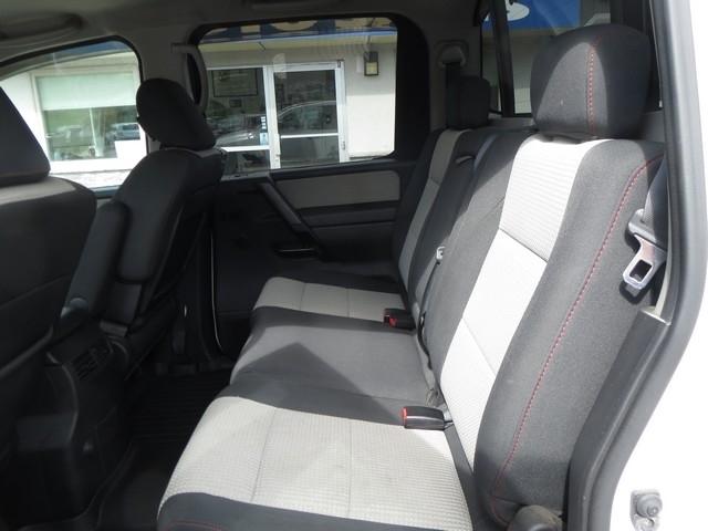 Nissan Titan 4WD Crew Cab SWB PRO-4X 2011