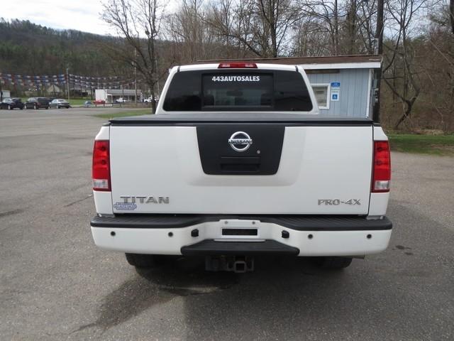 Nissan Titan 4WD Crew Cab SWB PRO-4X 2011