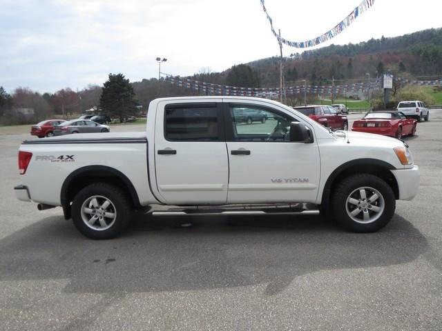 Nissan Titan 4WD Crew Cab SWB PRO-4X 2011