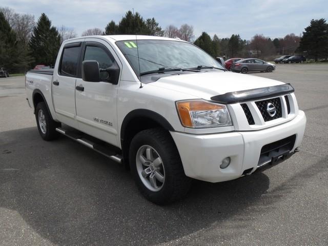 Nissan Titan 4WD Crew Cab SWB PRO-4X 2011