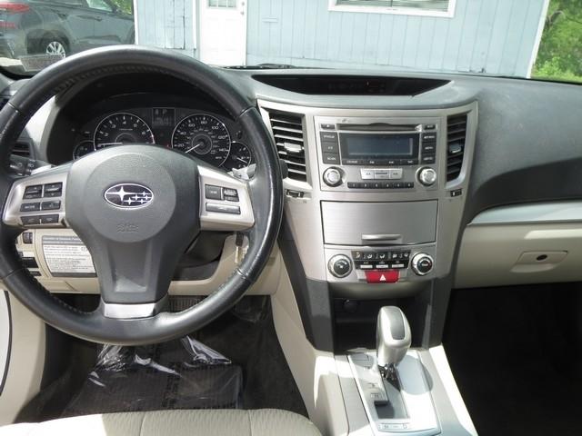 Subaru Outback 4dr Wgn H4 Auto 2.5i Premium 2012