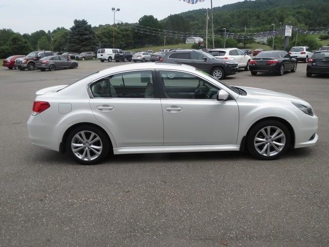 Subaru Legacy 4dr Sdn H4 Auto 2.5i Premium 2013